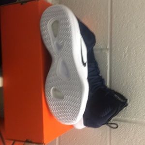 Hyper dunk X T8 size 9 men’s brand new.